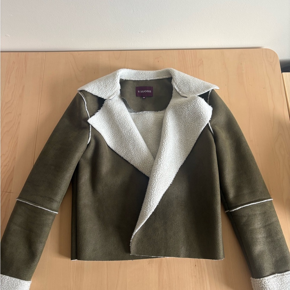 VIGOSS Sherpa-Lined Faux Suede Cropped Jacket (XS)